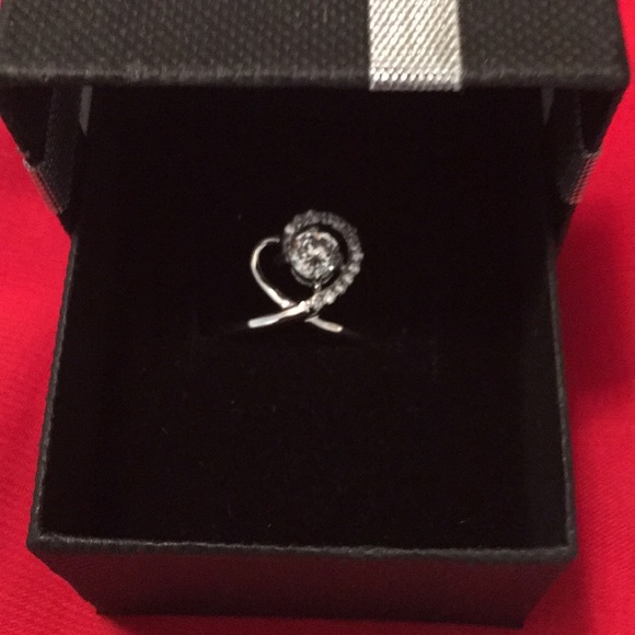 Sterling silver heart-shaped ring w/ dazzling CZ’s - Picture 3 of 4